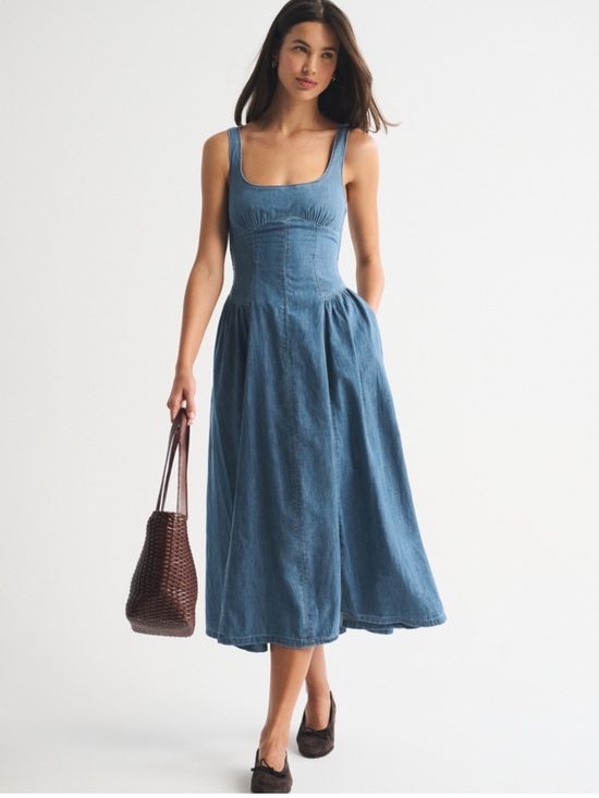 Abercrombie & Fitch Dresses & Skirts - Abercrombie & Fitch Bra-Free Dylan Chambray Midi Dress